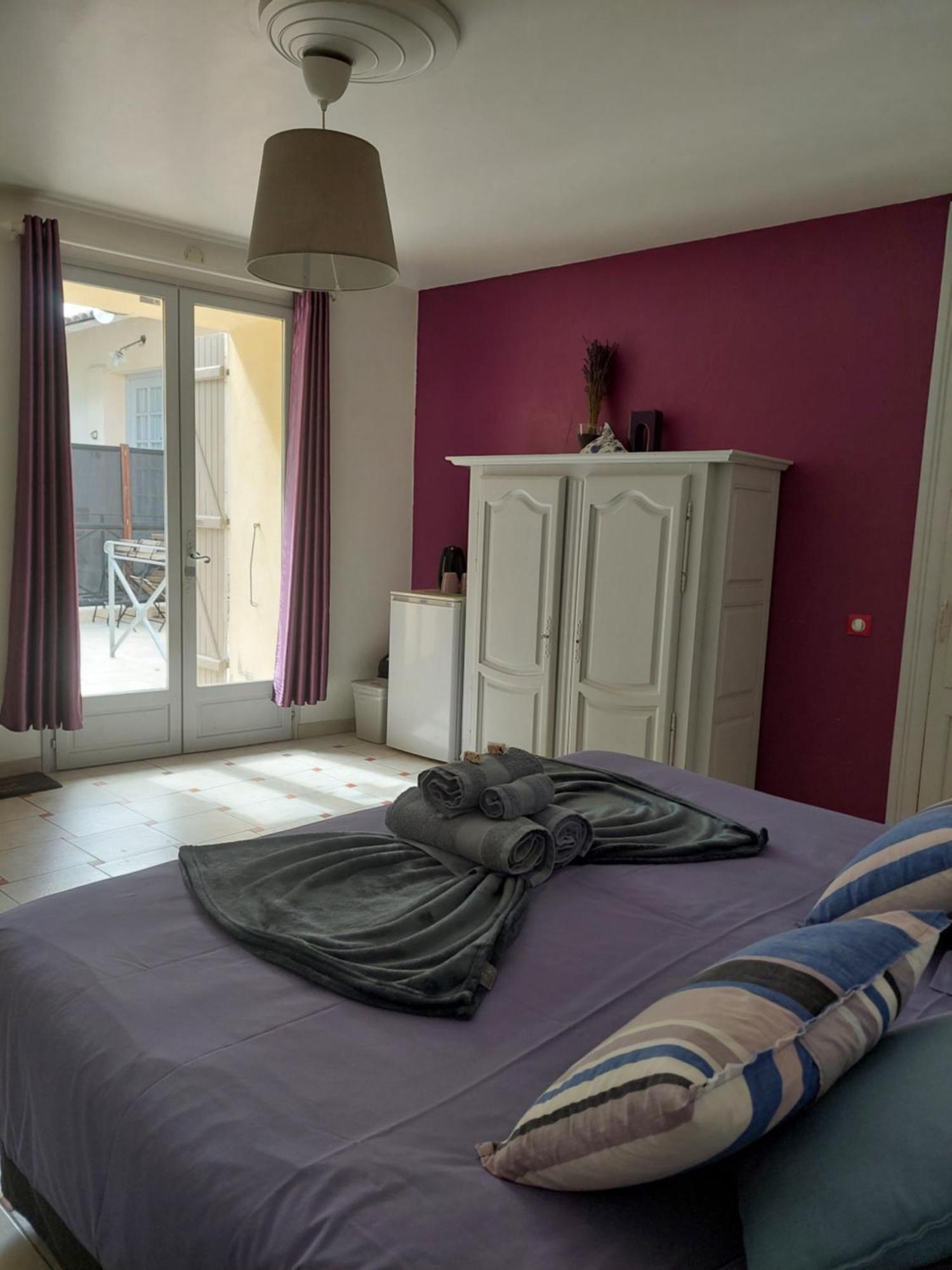 Mas Des Cigognes Bed & Breakfast Le Thor Eksteriør bilde