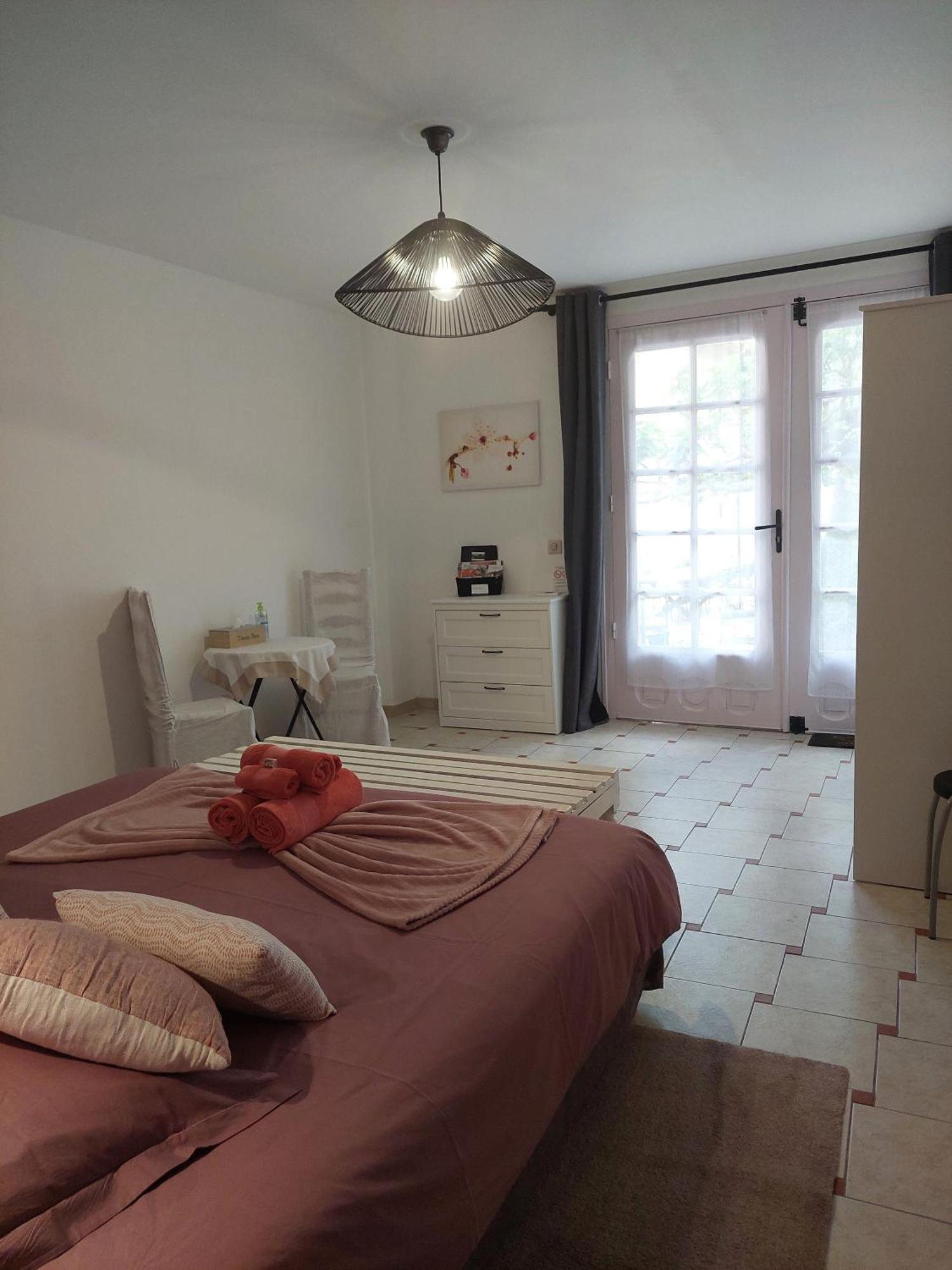Mas Des Cigognes Bed & Breakfast Le Thor Eksteriør bilde